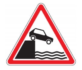 104 Krantinė (Įvažiavimas į krantinę arba krantą)