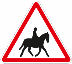 152 raiteliai (Įspėja apie kelio ruožą, kuriuo dažnai joja raiteliai ar vedami žirgai)