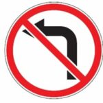 323 sukti į kairę draudžiama (galioja toje važiuojamųjų dalių sankirtoje, prieš kurią jie pastatyti. negalioja maršrutiniam transportui ir nedraudžia apsisukti)