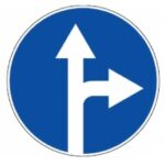 404 Važiuoti tiesiai arba į dešinę (Leidžiama važiuoti tik rodyklių kryptimis. Kelio ženklas galioja toje važiuojamųjų dalių sankirtoje, prieš kurią jis pastatytas. Kelio ženklo reikalavimai netaikomi maršrutiniam transportui)
